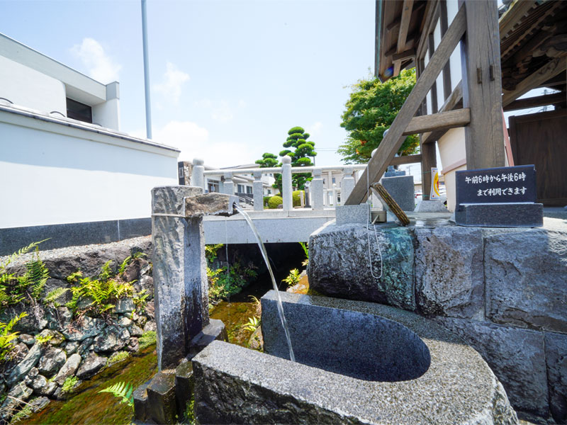わき水汲み場